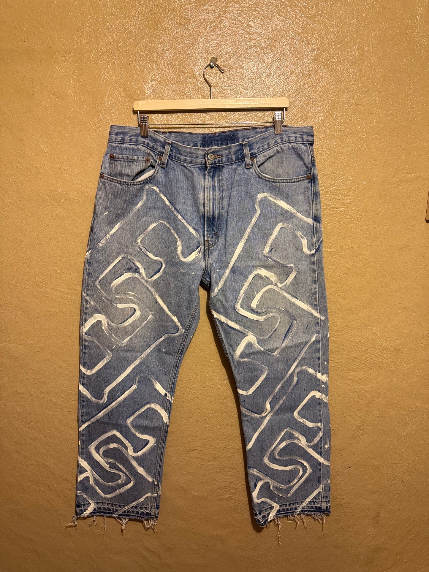“EnD” paintEd dEnim ( 38 )