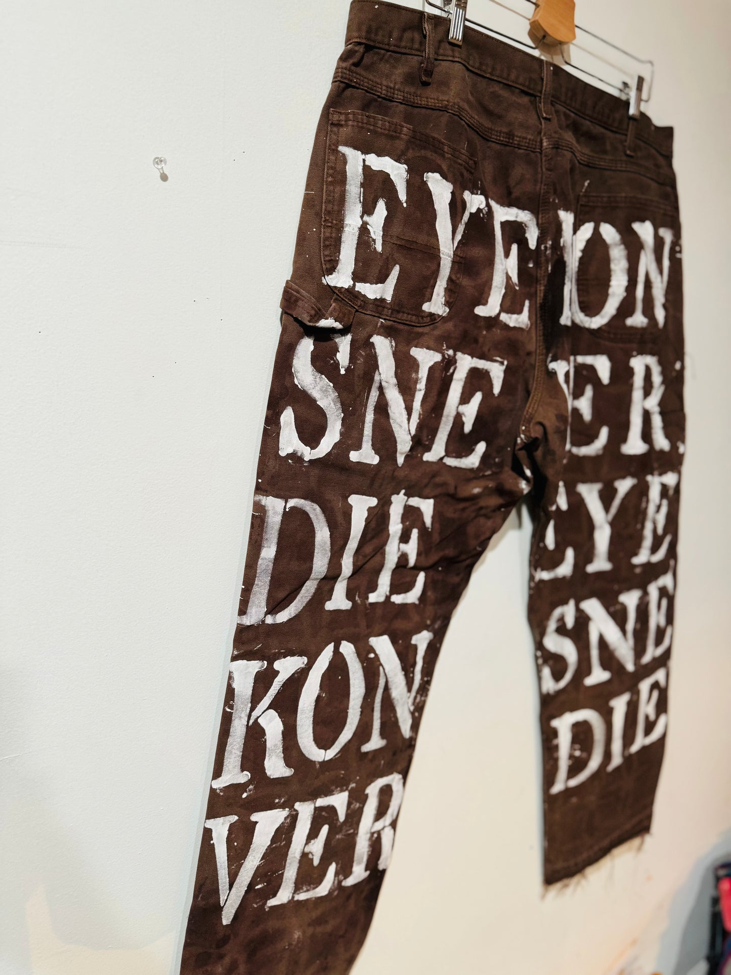“EnD” paintEd word pant (sizE: 42)
